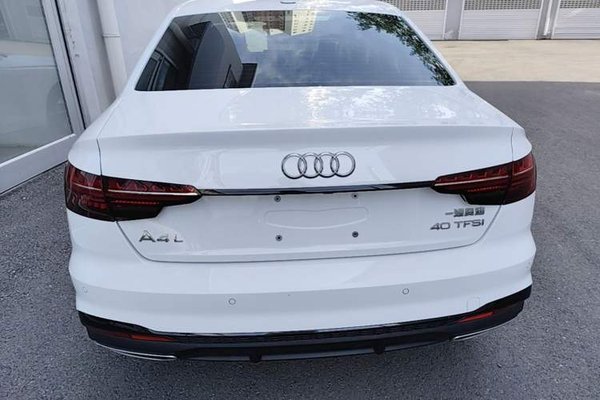 Audi A4L 2023, 34900 км, за 25279 USD