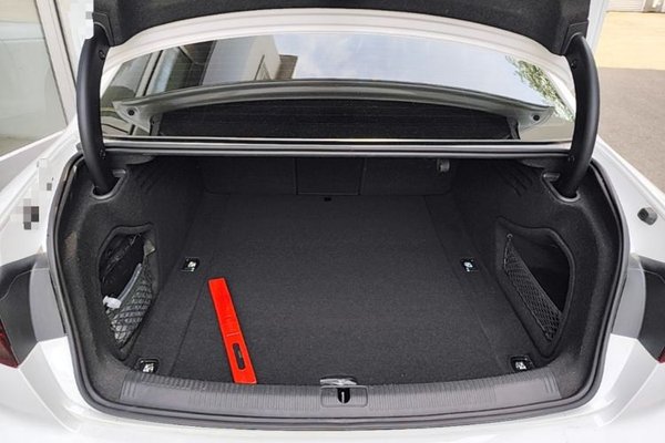 Audi A4L 2023, 34900 км, за 25279 USD - фото 21