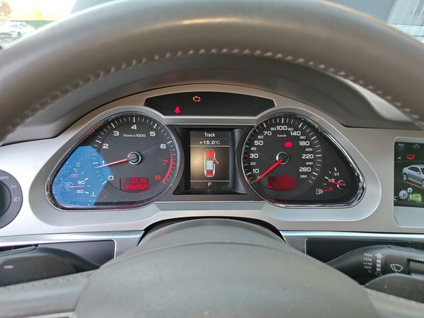 Audi A6L 2011 2.0 TFSI automatic Comfort trim, 2011 года