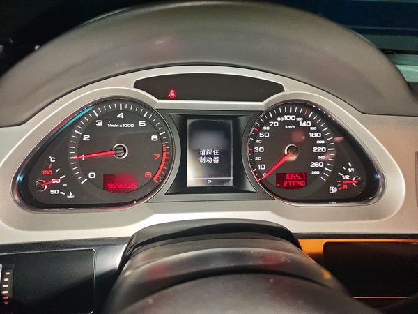 Audi A6L 2011 2.0 TFSI automatic Comfort trim, 2011 года