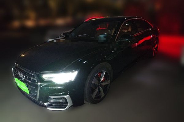 Audi A6L · 2022 год