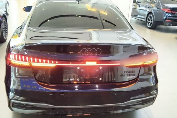 Audi A7L 2024, 11399 км, за 53668 USD