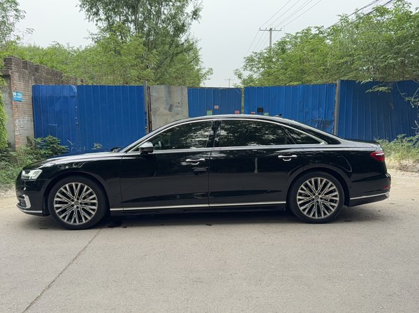 Audi A8 2018, 189500 км, за 42873 USD