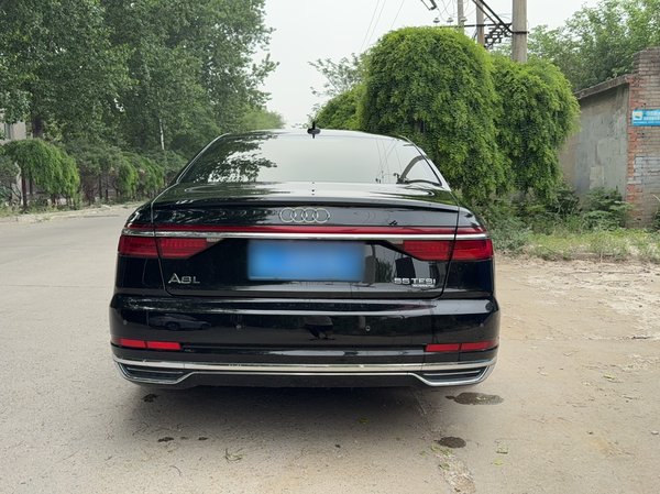 Audi A8 2018, 189500 км, за 42873 USD