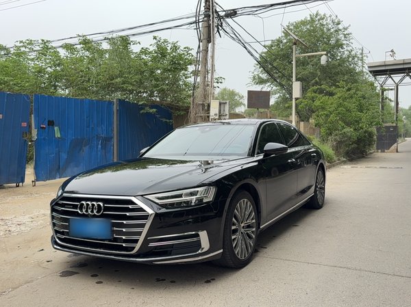 Audi A8 · 2018 год