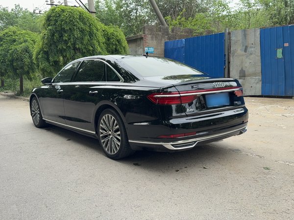 Audi A8 2018, 189500 км, за 42873 USD