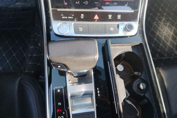 Audi A8 2018, 61000 км, за 47635 USD - фото 14