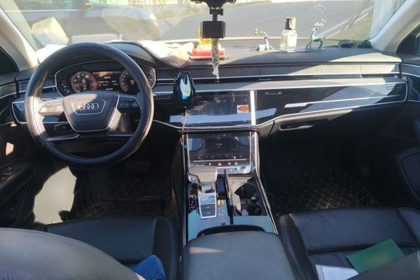 Audi A8 2018, 61000 км, за 47635 USD - фото 18