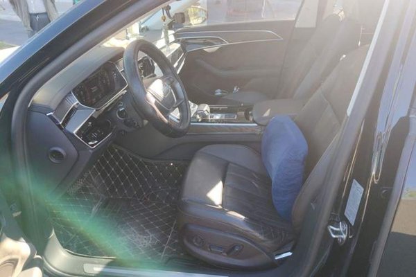 Audi A8 2018, 61000 км, за 47635 USD - фото 15