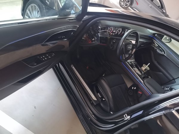 Audi A8 2019, 132600 км, за 40769 USD - фото 19