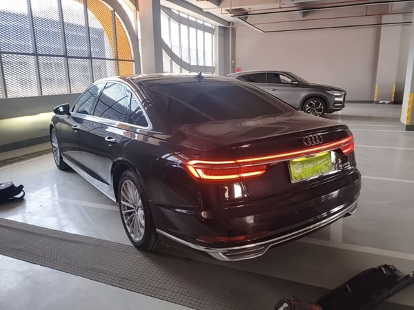 Audi A8 2019, 132600 км, за 40769 USD