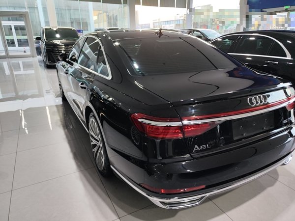 Audi A8 2021, 100400 км, за 52836 USD