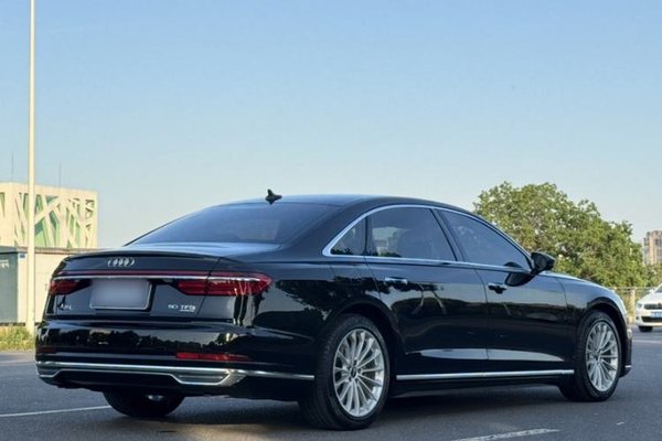 Audi A8 2021, 74700 км, за 50846 USD