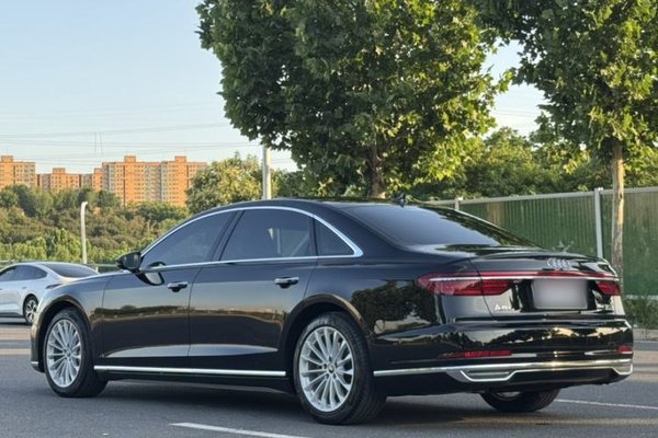 Audi A8 2021, 74700 км, за 50846 USD