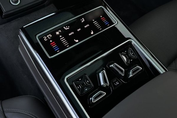 Audi A8 2021, 74700 км, за 50846 USD - фото 17