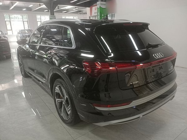 Audi e-tron 2021, 61000 км, за 23986 USD