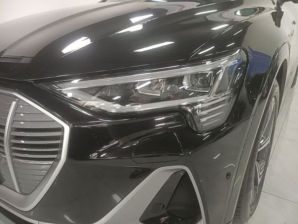 Audi e-tron 2021, 61000 км, за 23986 USD - фото 9