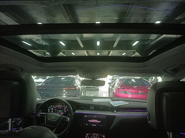 Audi e-tron 2021, 61000 км, за 23986 USD - фото 21