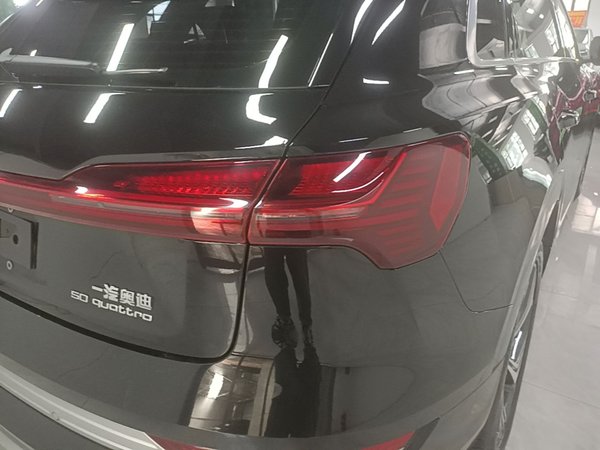 Audi e-tron 2021, 61000 км, за 23986 USD - фото 7