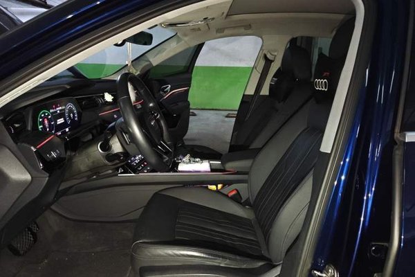 Audi e-tron 2021, 53000 км, за 22320 USD - фото 14