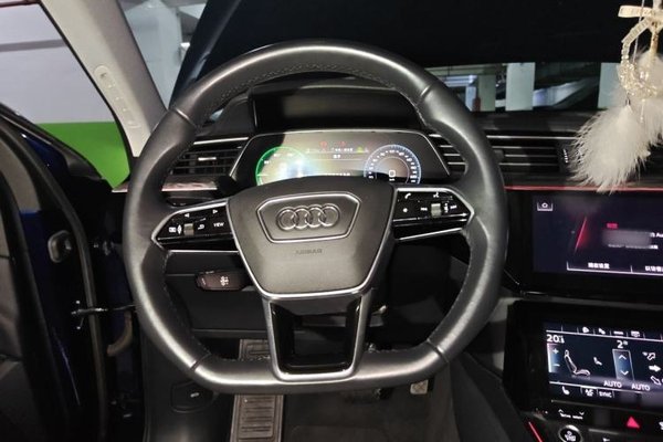 Audi e-tron 2021, 53000 км, за 22320 USD - фото 9