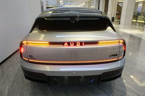 Audi E5 Sportback 2026, 4800 км, за 41742 USD