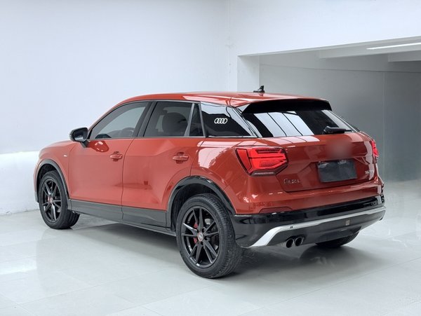 Audi Q2L 2018, 61100 км, за 11927 USD