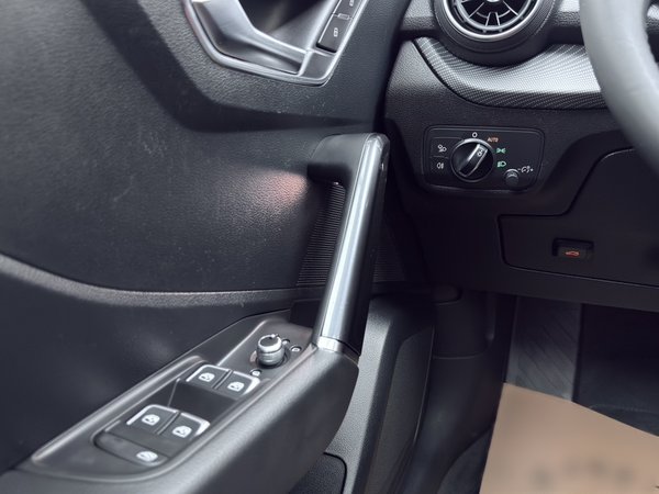 Audi Q2L 2018, 61100 км, за 11927 USD - фото 16