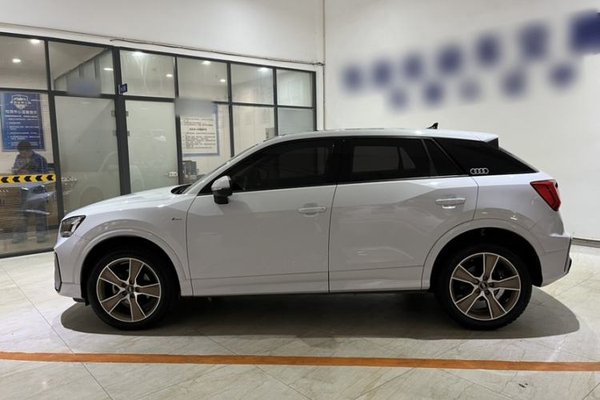 Audi Q2L 2022, 23700 км, за 20484 USD