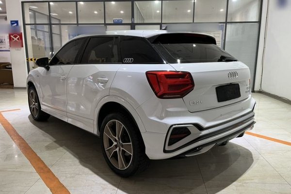 Audi Q2L 2022, 23700 км, за 20484 USD
