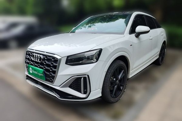 Audi Q2L · 2022 год
