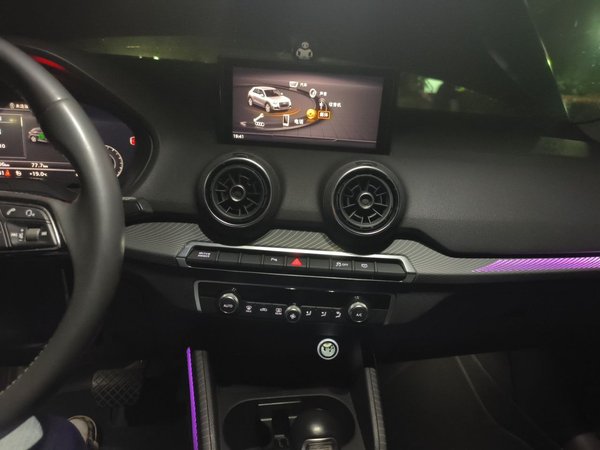 Audi Q2L e-tron 2019, 88900 км, за 10628 USD
