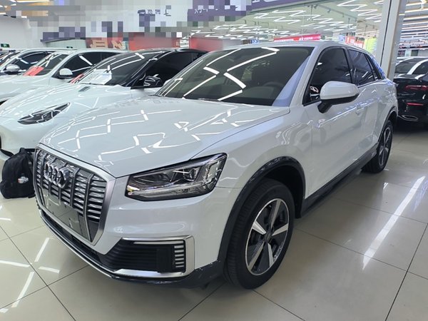 Audi Q2L e-tron · 2019 год