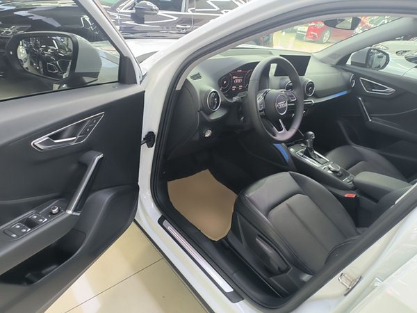Audi Q2L e-tron 2019, 50000 км, за 10954 USD - фото 19