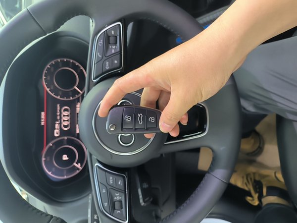 Audi Q2L e-tron 2019, 50000 км, за 10954 USD - фото 12