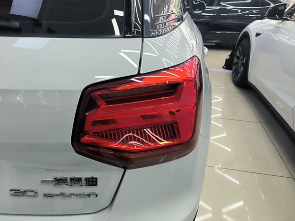 Audi Q2L e-tron 2019, 50000 км, за 10954 USD - фото 7