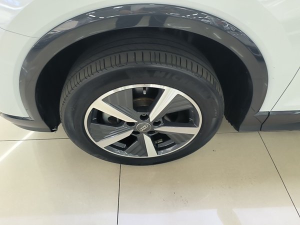 Audi Q2L e-tron 2019, 50000 км, за 10954 USD - фото 8