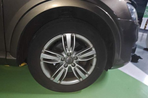 Audi Q3 2013, 133500 км, за 6788 USD