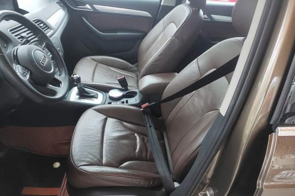 Audi Q3 2015, 101400 км, за 7319 USD
