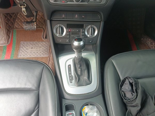 Audi Q3 2015, 127600 км, за 7640 USD