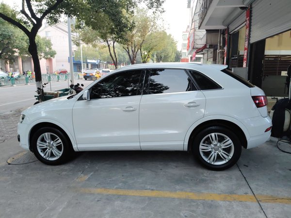 Audi Q3 2015, 142500 км, за 9037 USD