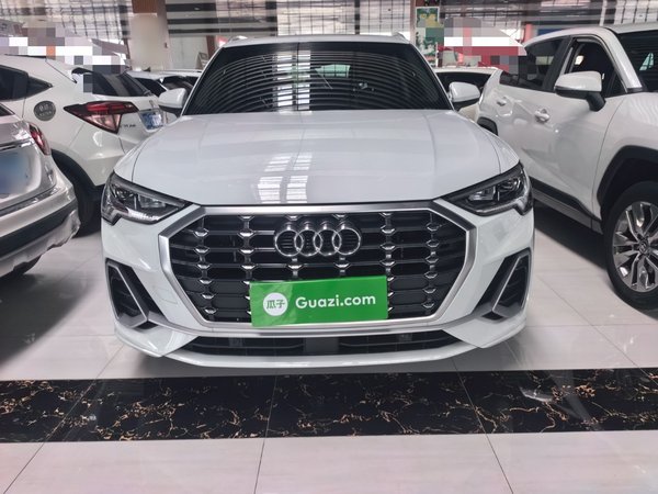 Audi Q3 2019, 42000 км, за 17725 USD