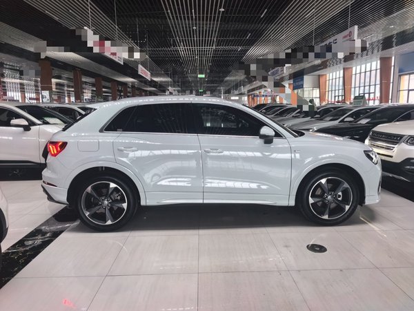 Audi Q3 2019, 42000 км, за 17725 USD