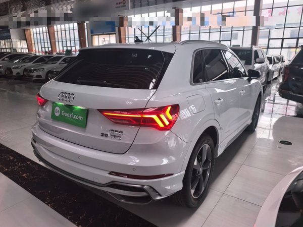 Audi Q3 2019, 42000 км, за 17725 USD