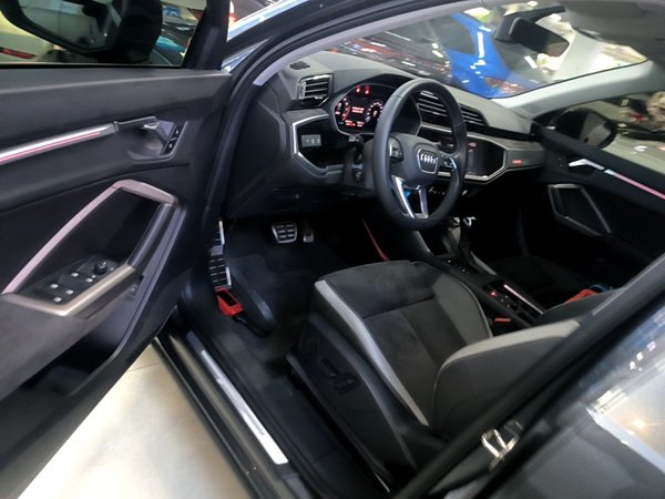 Audi Q3 2020, 36000 км, за 19390 USD - фото 19