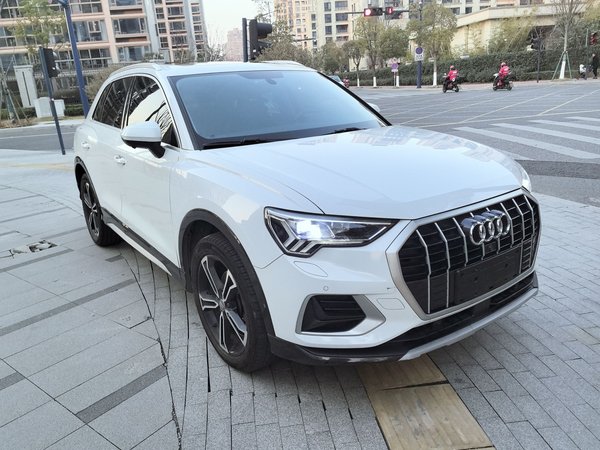 Audi Q3 2020, 183100 км, за 13448 USD