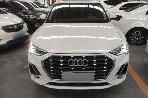Audi Q3 2020, 56200 км, за 15368 USD