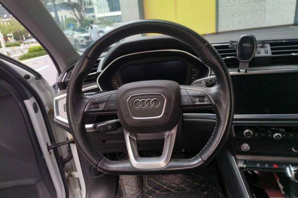 Audi Q3 2020, 72200 км, за 14000 USD