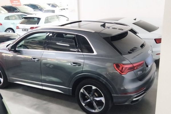 Audi Q3 2021, 59800 км, за 19702 USD