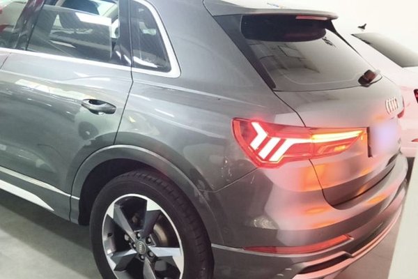 Audi Q3 2021, 59800 км, за 19702 USD